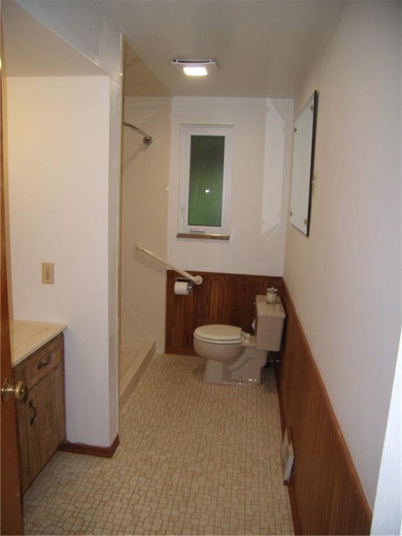 712 Ramon Drive Pittsburgh, PA 15238 - Photo 15 of 25 Larger bath area with double shower and surrounding wainscoting.
