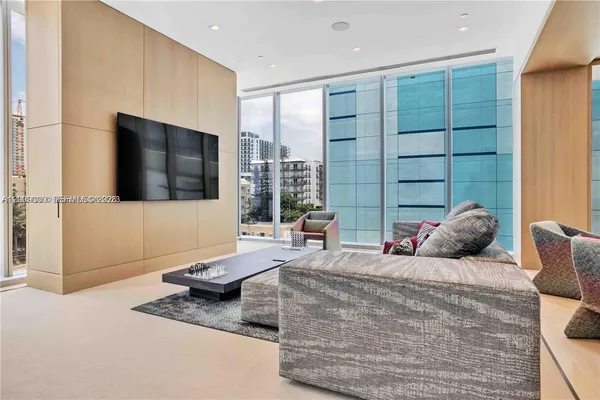 $7,800 | 700 Northeast 26th Terrace, Unit 806, Miami, FL 33137