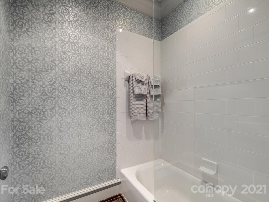 1056 Bolling Road Charlotte, NC 28207 - Photo 28 of 48 a bathroom with a bathtub