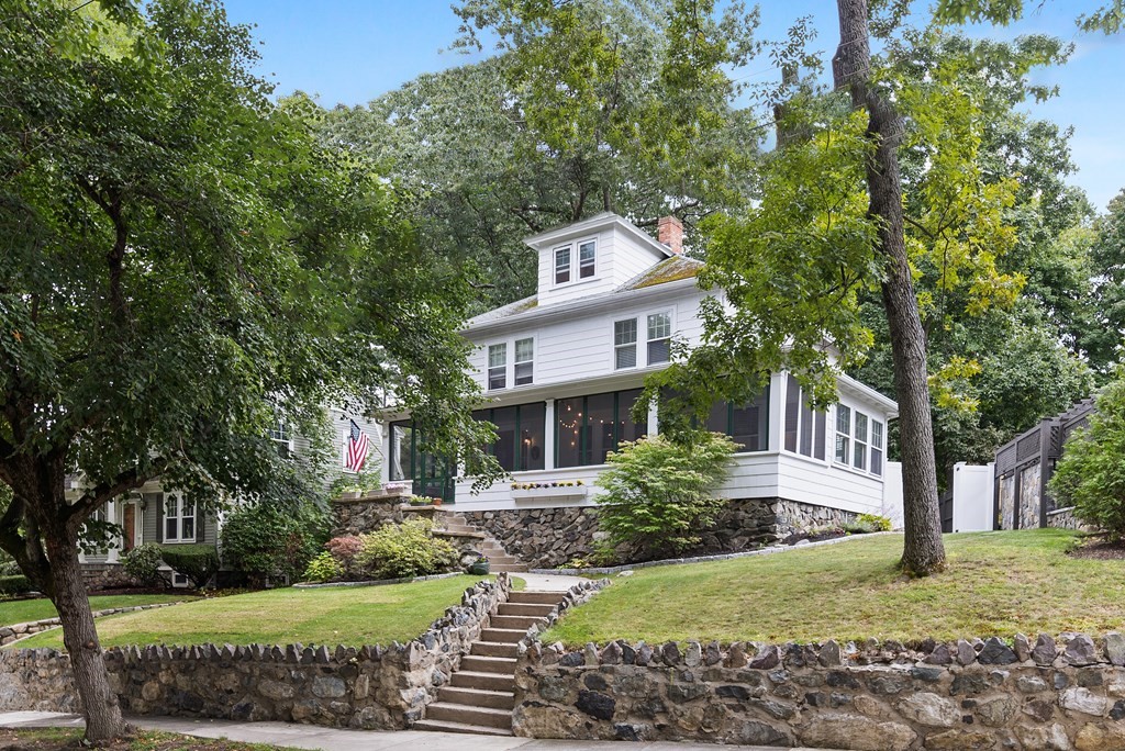 154 Warwick Road Melrose, MA 02176 - Photo 1 of 38 Gallery Image 1