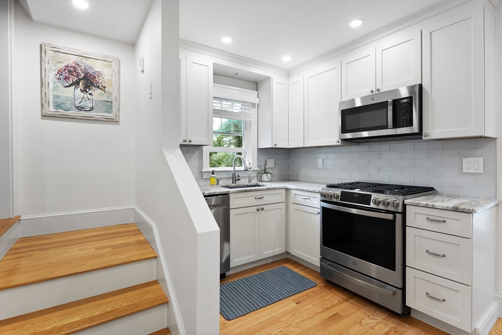 154 Warwick Road Melrose, MA 02176 - Photo 19 of 38 Gallery Image 19