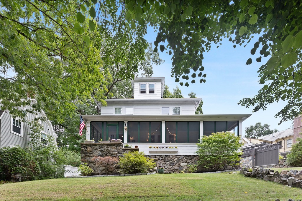 154 Warwick Road Melrose, MA 02176 - Photo 3 of 38 Gallery Image 3