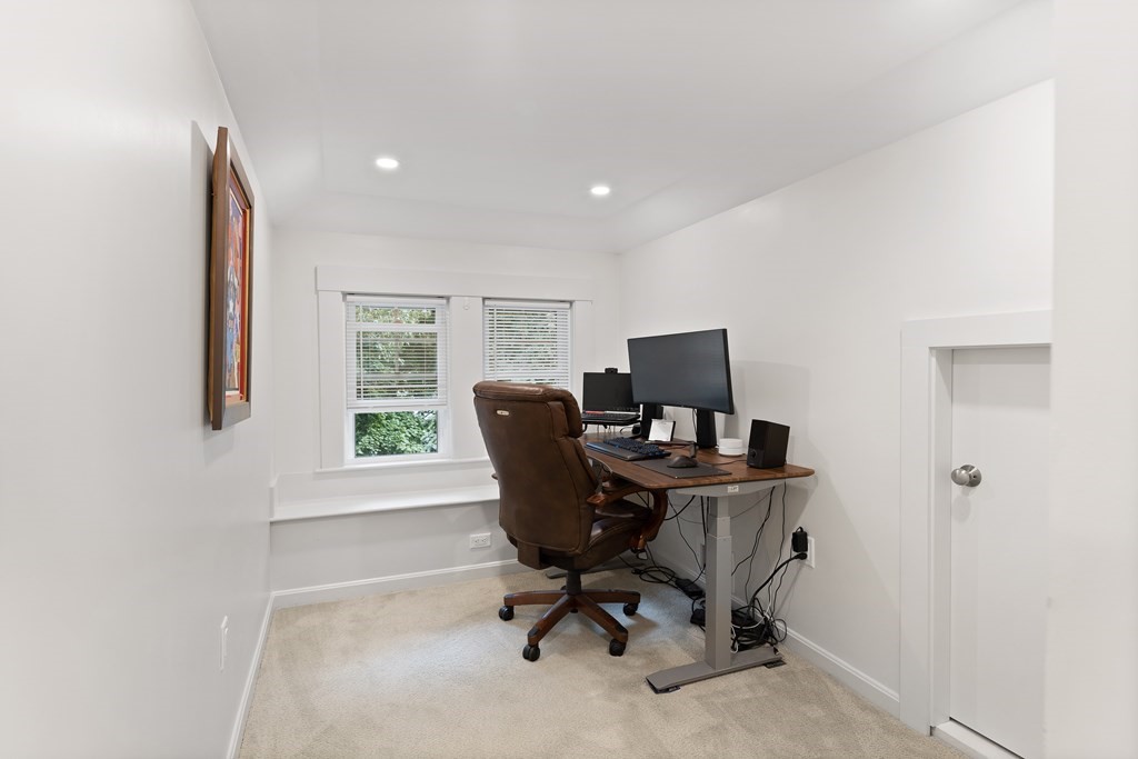 154 Warwick Road Melrose, MA 02176 - Photo 32 of 38 Gallery Image 32