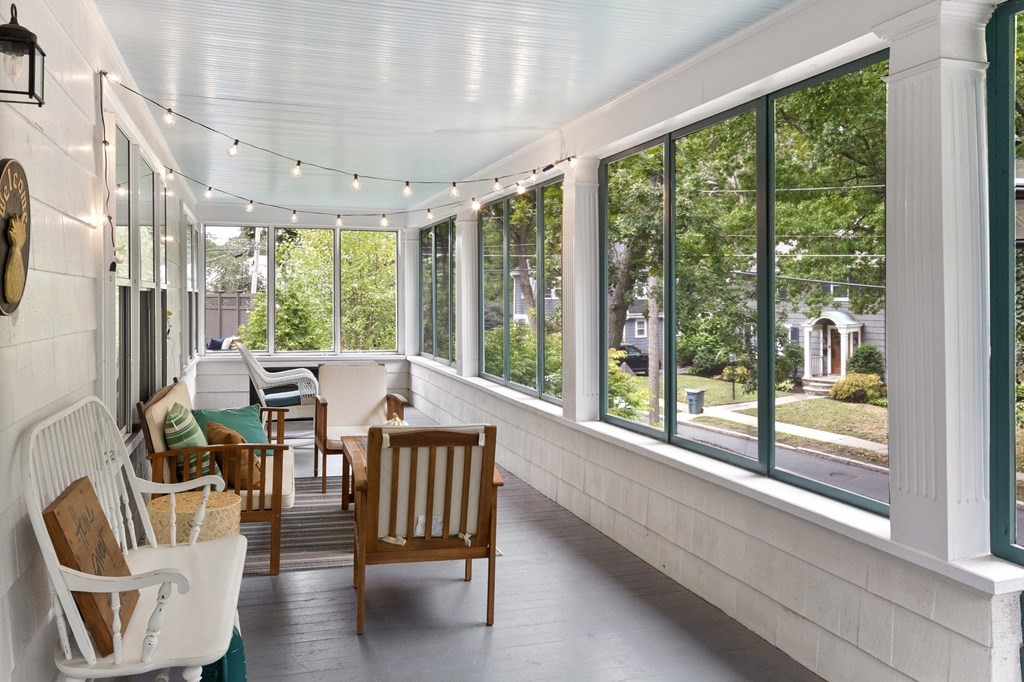 154 Warwick Road Melrose, MA 02176 - Photo 4 of 38 Gallery Image 4