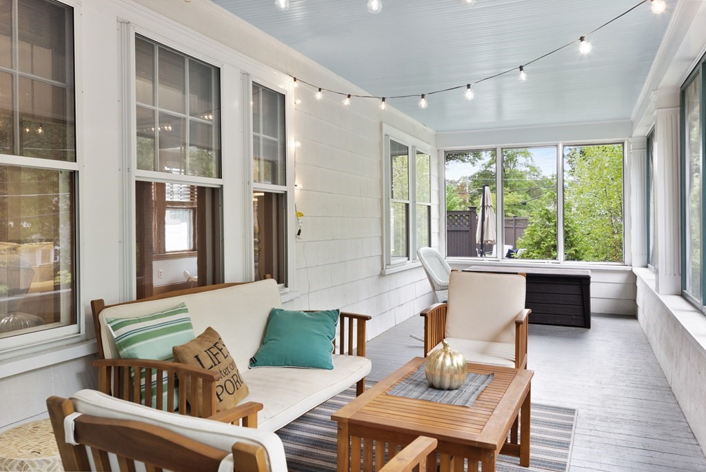 154 Warwick Road Melrose, MA 02176 - Photo 5 of 38 Gallery Image 5