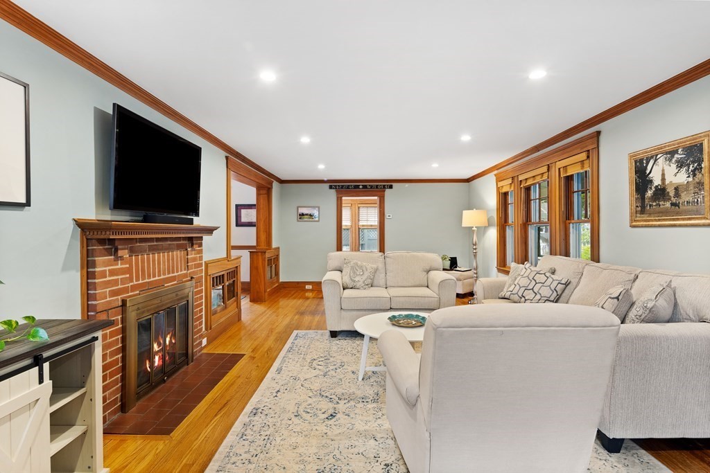 154 Warwick Road Melrose, MA 02176 - Photo 7 of 38 Gallery Image 7