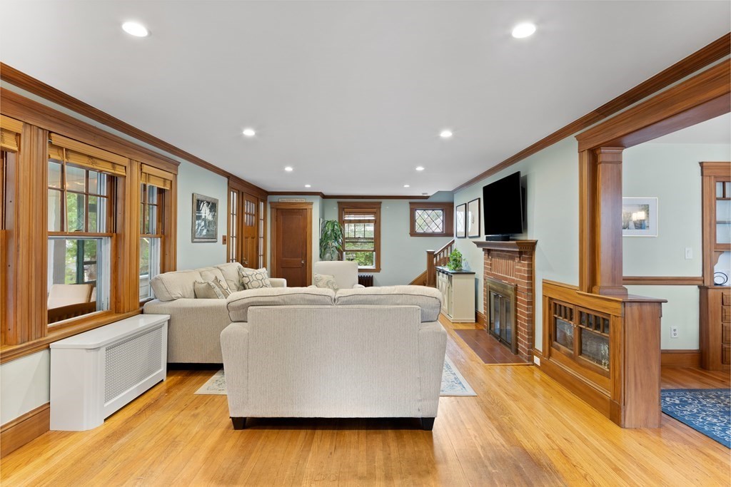 154 Warwick Road Melrose, MA 02176 - Photo 8 of 38 Gallery Image 8
