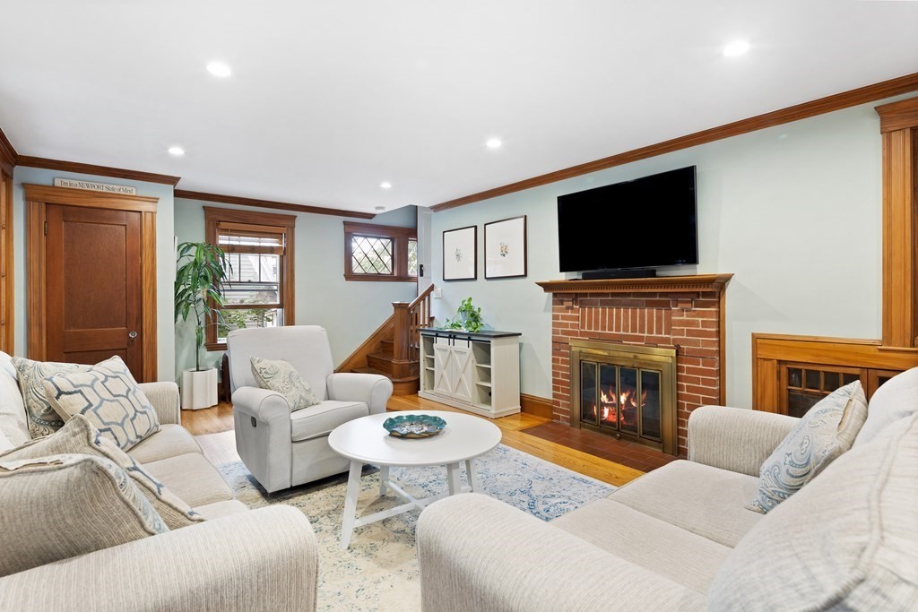 154 Warwick Road Melrose, MA 02176 - Photo 9 of 38 Gallery Image 9