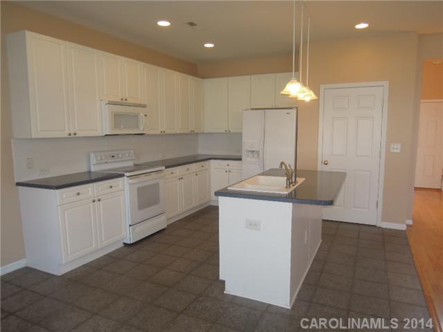 3939 Caldwell Ridge Parkway Charlotte, NC 28213 - Photo 3 of 16