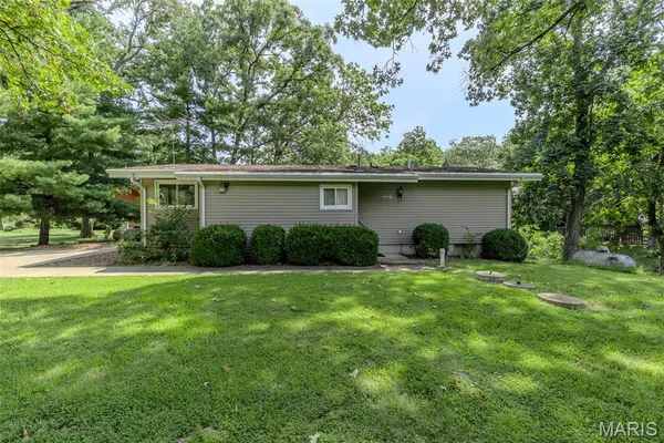 $179,900 | 12820 Winnebago Drive, Shipman, IL 62685