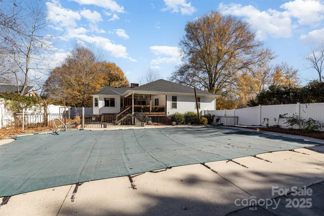 a view of a large white house