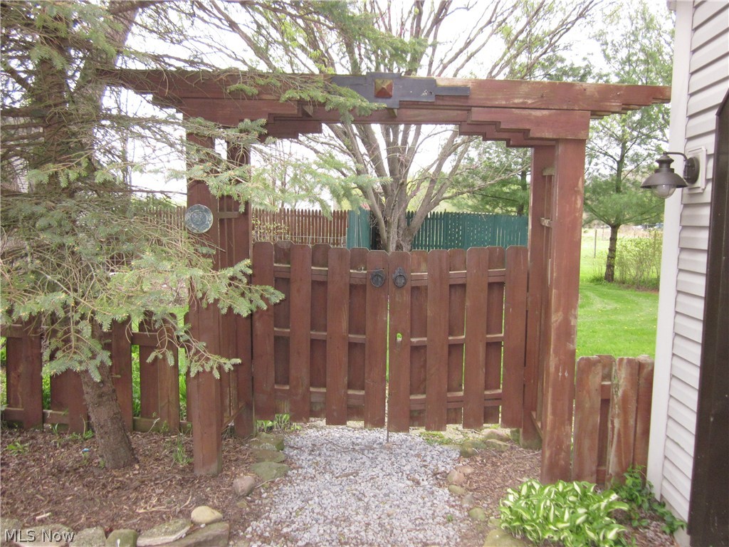 9877 Cable Line Road Diamond, OH 44412 - Photo 26 of 35