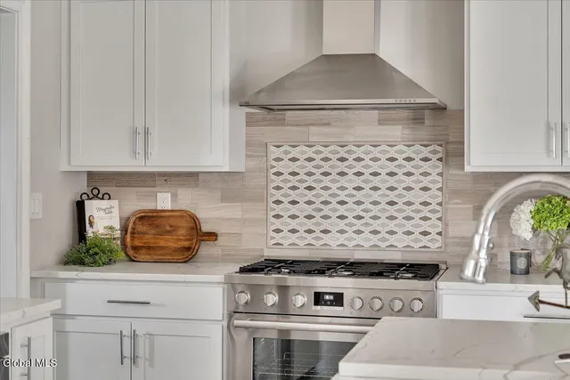 $990,000 | 31 Catalina Drive, Milton, NY 12020