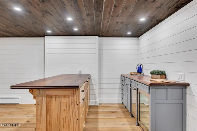 $990,000 | 31 Catalina Drive, Milton, NY 12020