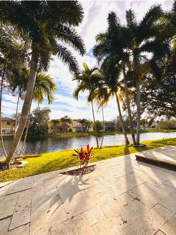 $3,950 | 4950 Pelican Manor, Coconut Creek, FL 33073