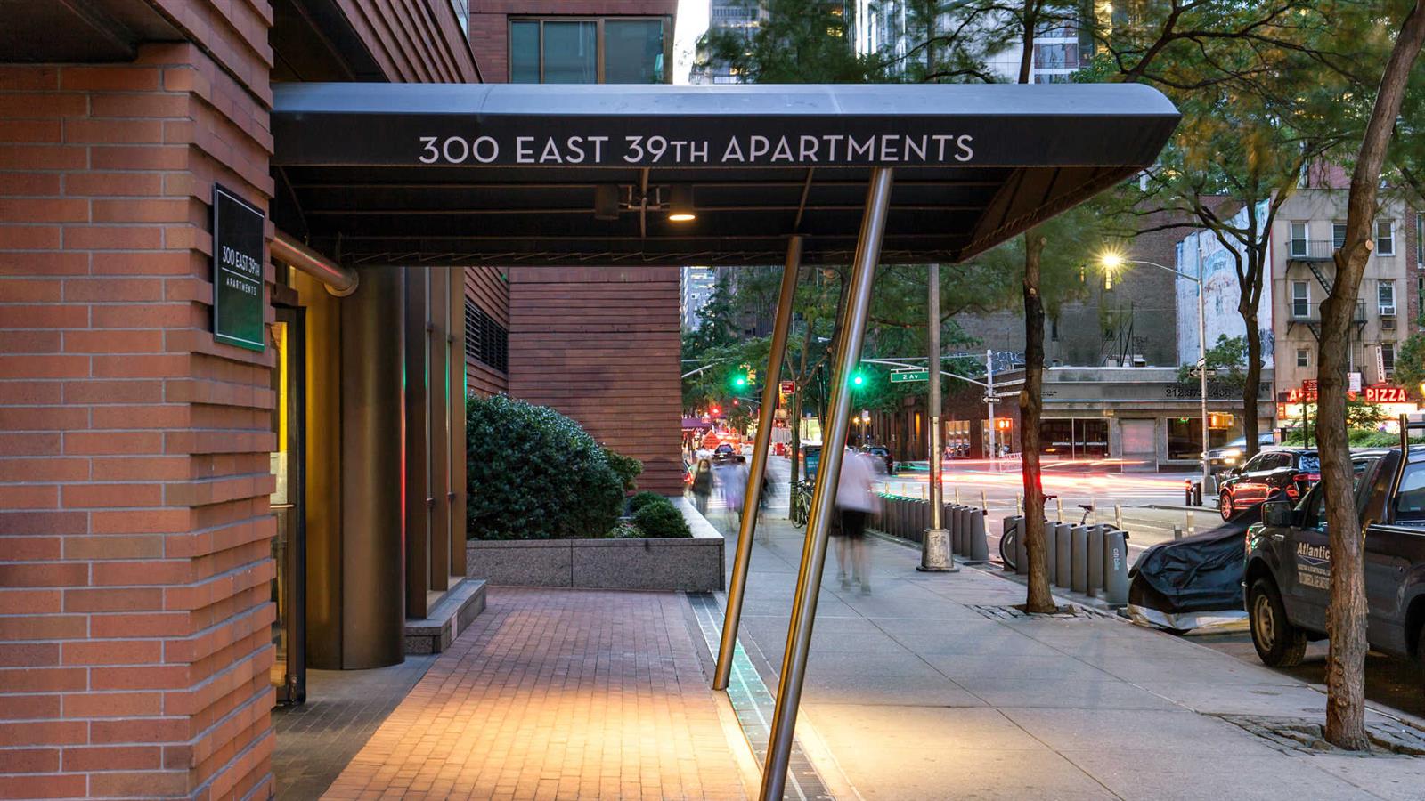 300 East 39th Street, Unit 21E Manhattan, NY 10016 - Photo 10 of 10 a view of a dinning tables and chairs in a patio