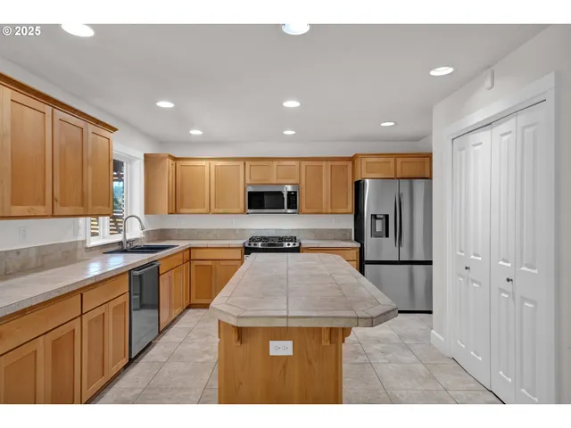 $721,900 | 2310 Northwest Gale Street, Albany, OR 97321