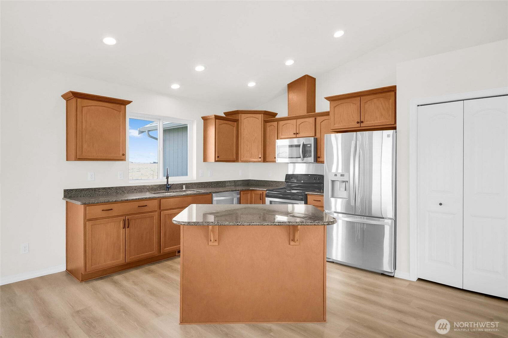 8903 Stonecrest Road Northeast Moses Lake, WA 98837 - Photo 14 of 40