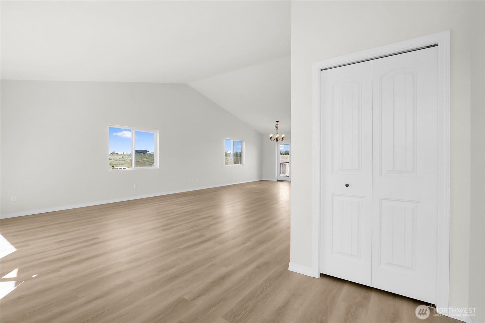 8903 Stonecrest Road Northeast Moses Lake, WA 98837 - Photo 8 of 40