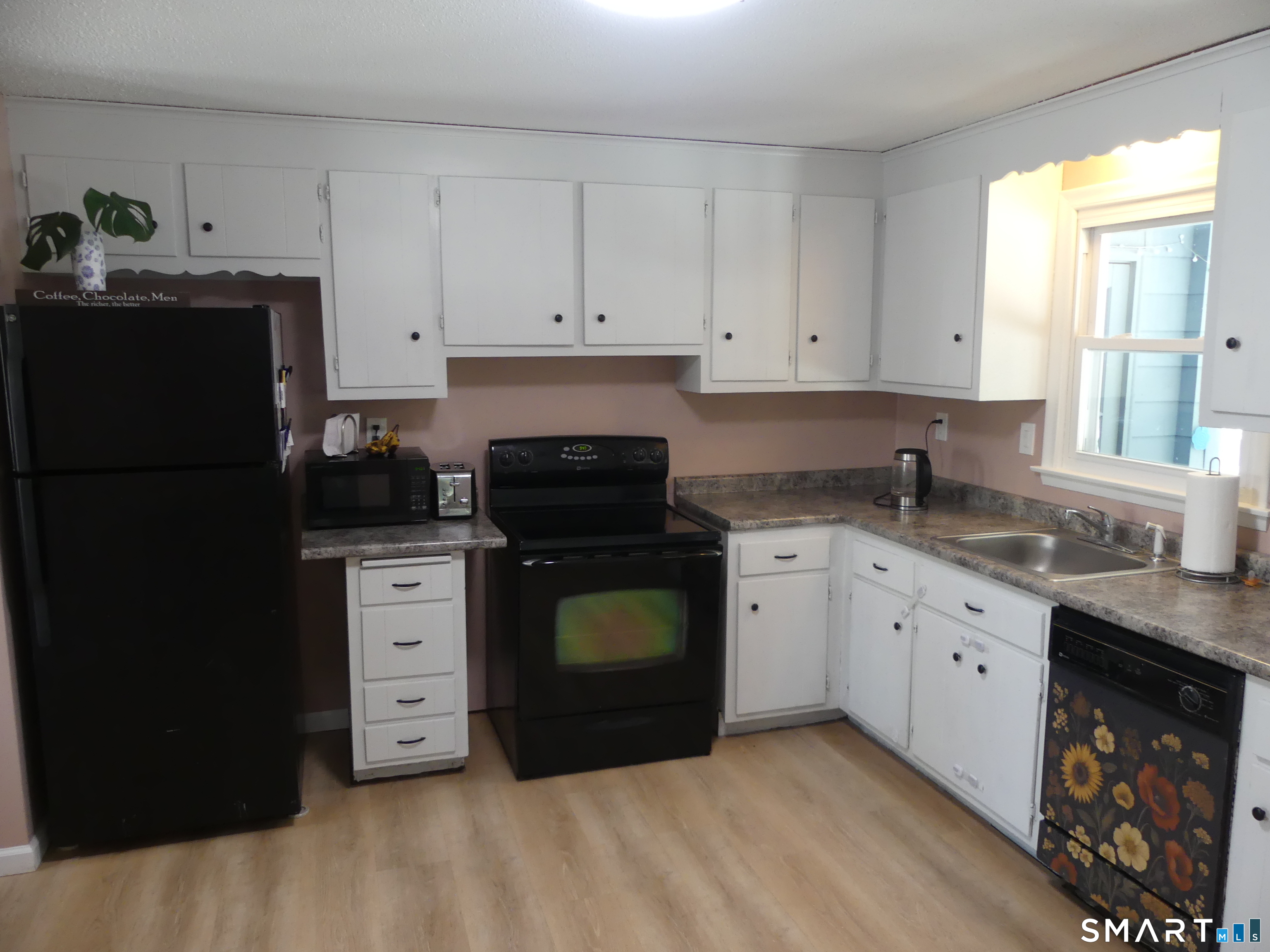 7 Blue Bell Lane Middletown, CT 06457 - Photo 4 of 16