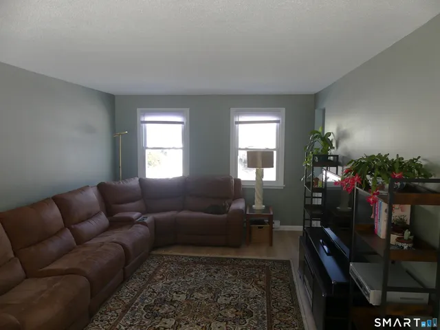 $367,500 | 7 Blue Bell Lane, Middletown, CT 06457