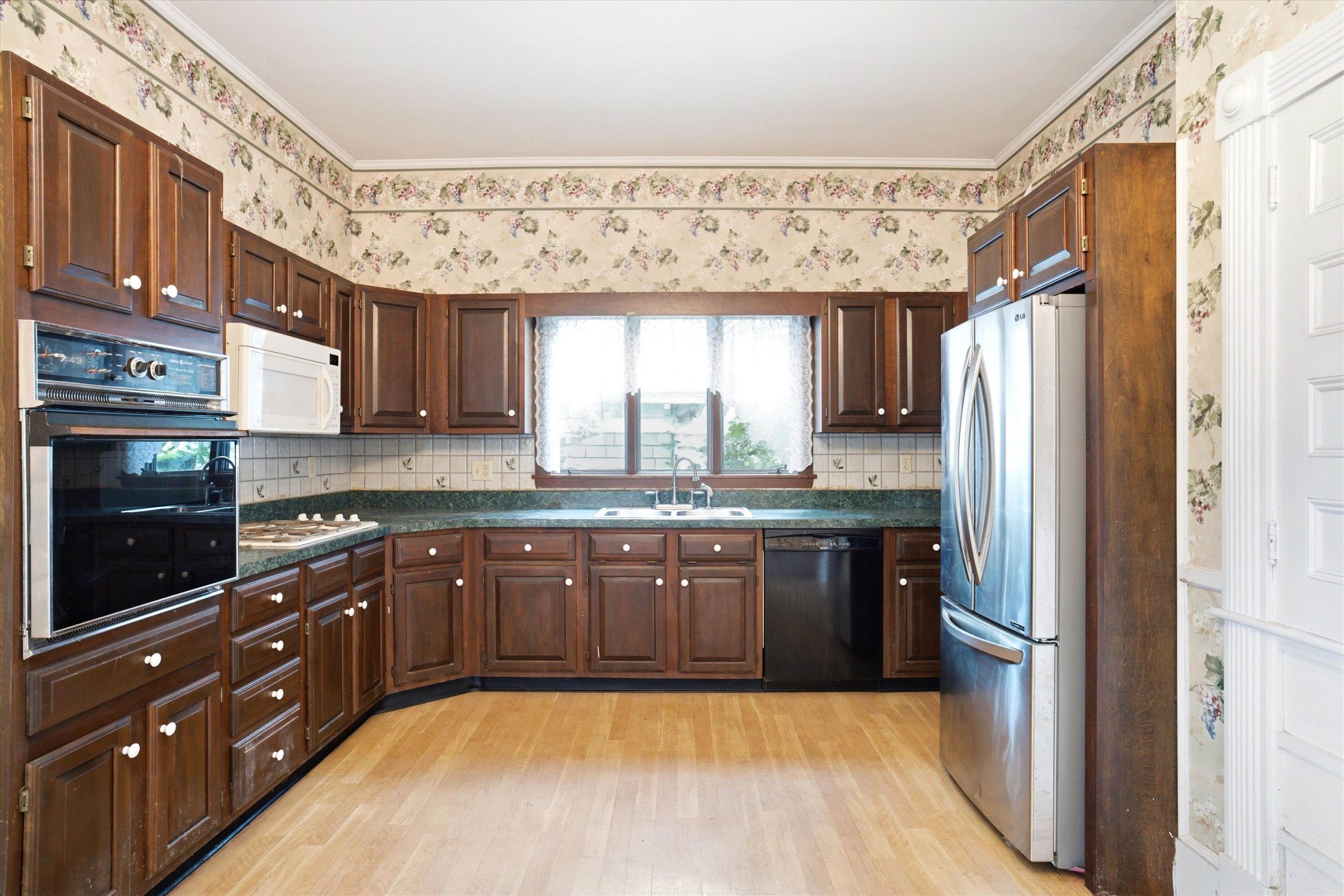 2108 Elm Street Manchester, NH 03104 - Photo 17 of 59