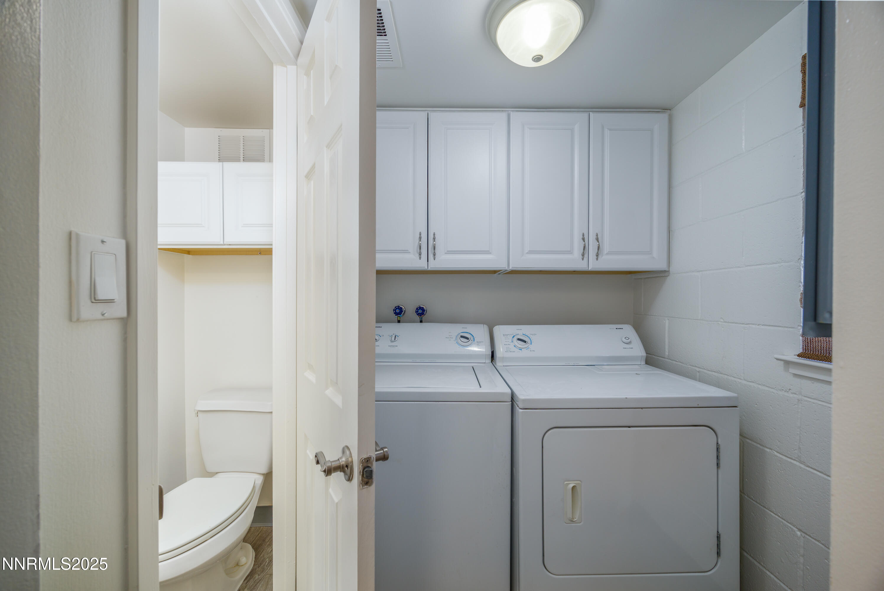 140 Griswold Way, Unit C Reno, NV 89503 - Photo 7 of 17 a utility room with dryer and washer