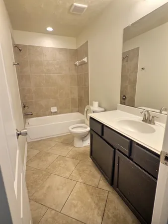 $2,500 | 118 Silverglen Court, La Marque, TX 77568