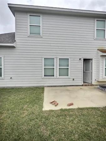 $2,500 | 118 Silverglen Court, La Marque, TX 77568