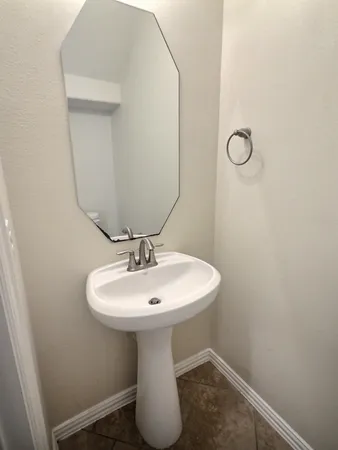 $2,500 | 118 Silverglen Court, La Marque, TX 77568