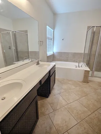 $2,500 | 118 Silverglen Court, La Marque, TX 77568