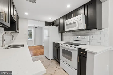 $450,000 | 8213 Claremont Woods Drive, Alexandria, VA 22309