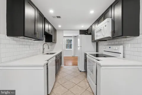 $450,000 | 8213 Claremont Woods Drive, Alexandria, VA 22309