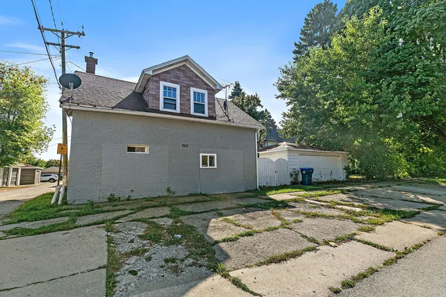 a house view with a outdoor space