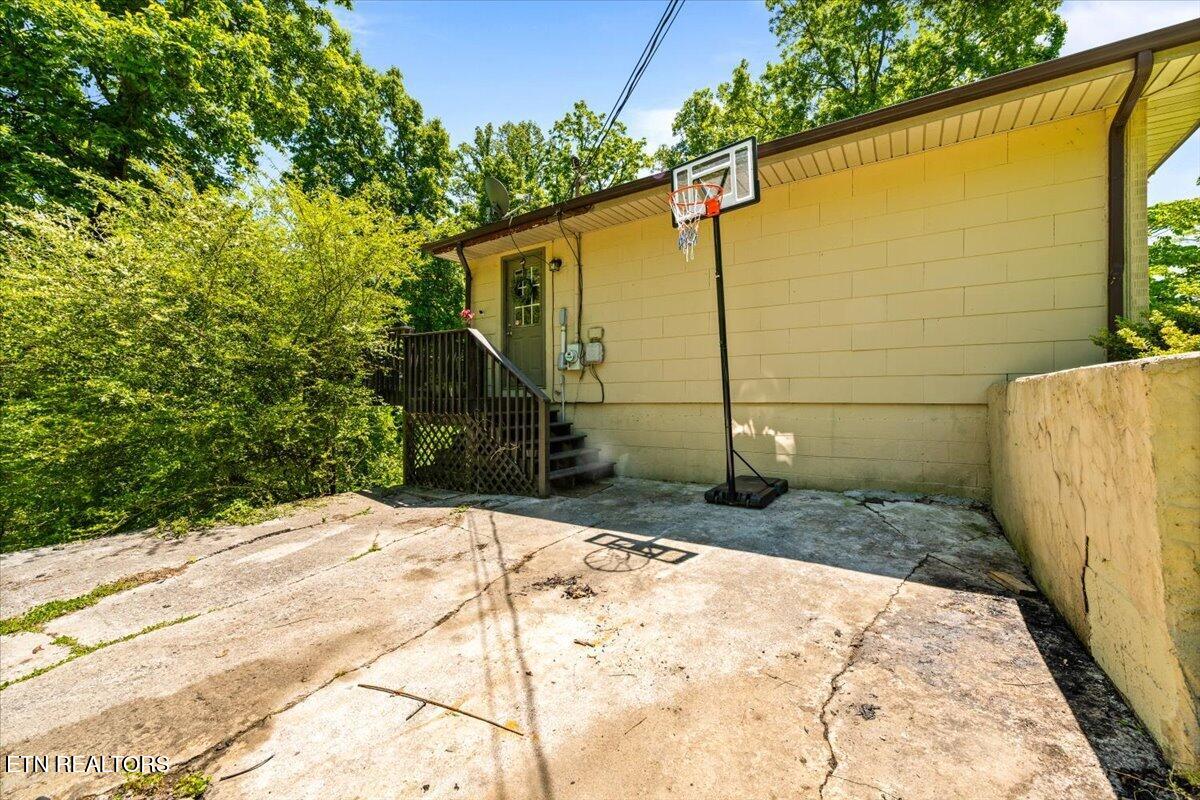 905 Pinecrest Road Jacksboro, TN 37757 - Photo 27 of 31 49-905 Pinecrest Rd