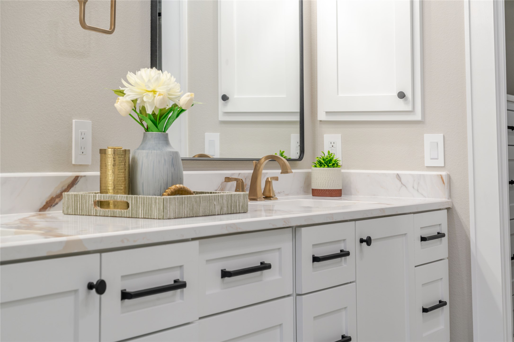 3100 Garwood Street Austin, TX 78702 - Photo 14 of 35 Bathroom featuring vanity