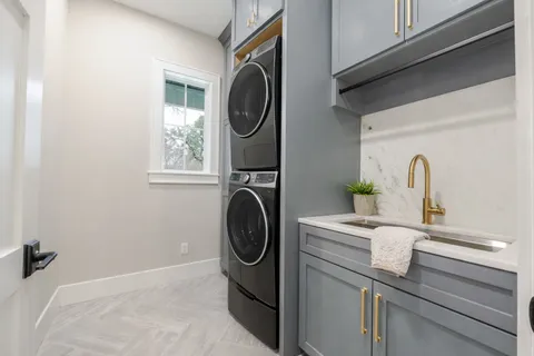 $2,100,000 | 3100 Garwood Street, Austin, TX 78702