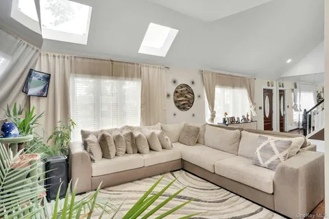 $899,000 | 129 Gleeland Street, Deer Park, NY 11729