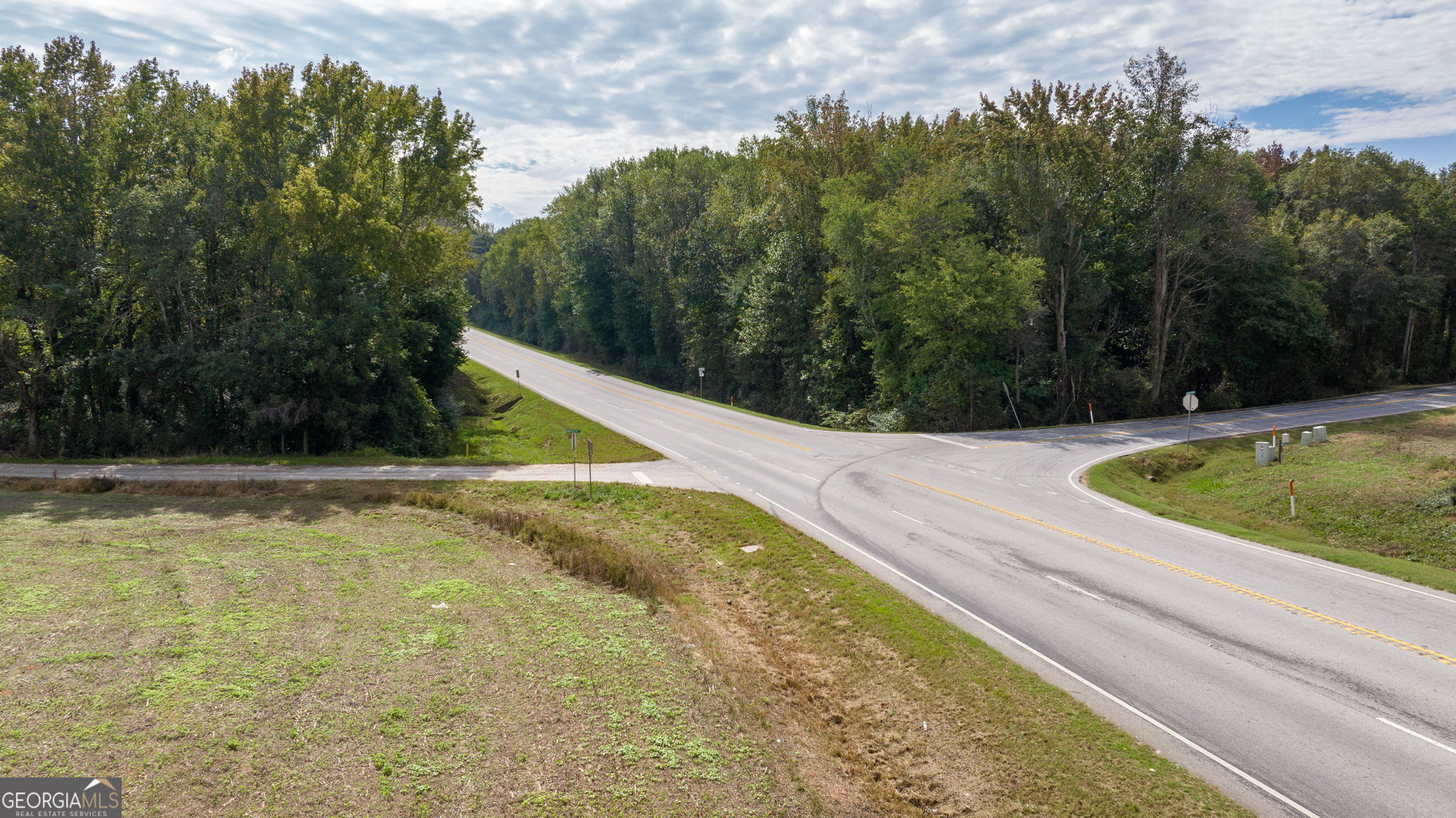 120 Hunnicutt Circle Canon, GA 30520 - Photo 8 of 30 a view of a swimming pool with a yard