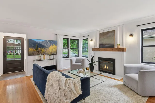 $4,100 | 5109 Abbott Avenue South, Minneapolis, MN 55410