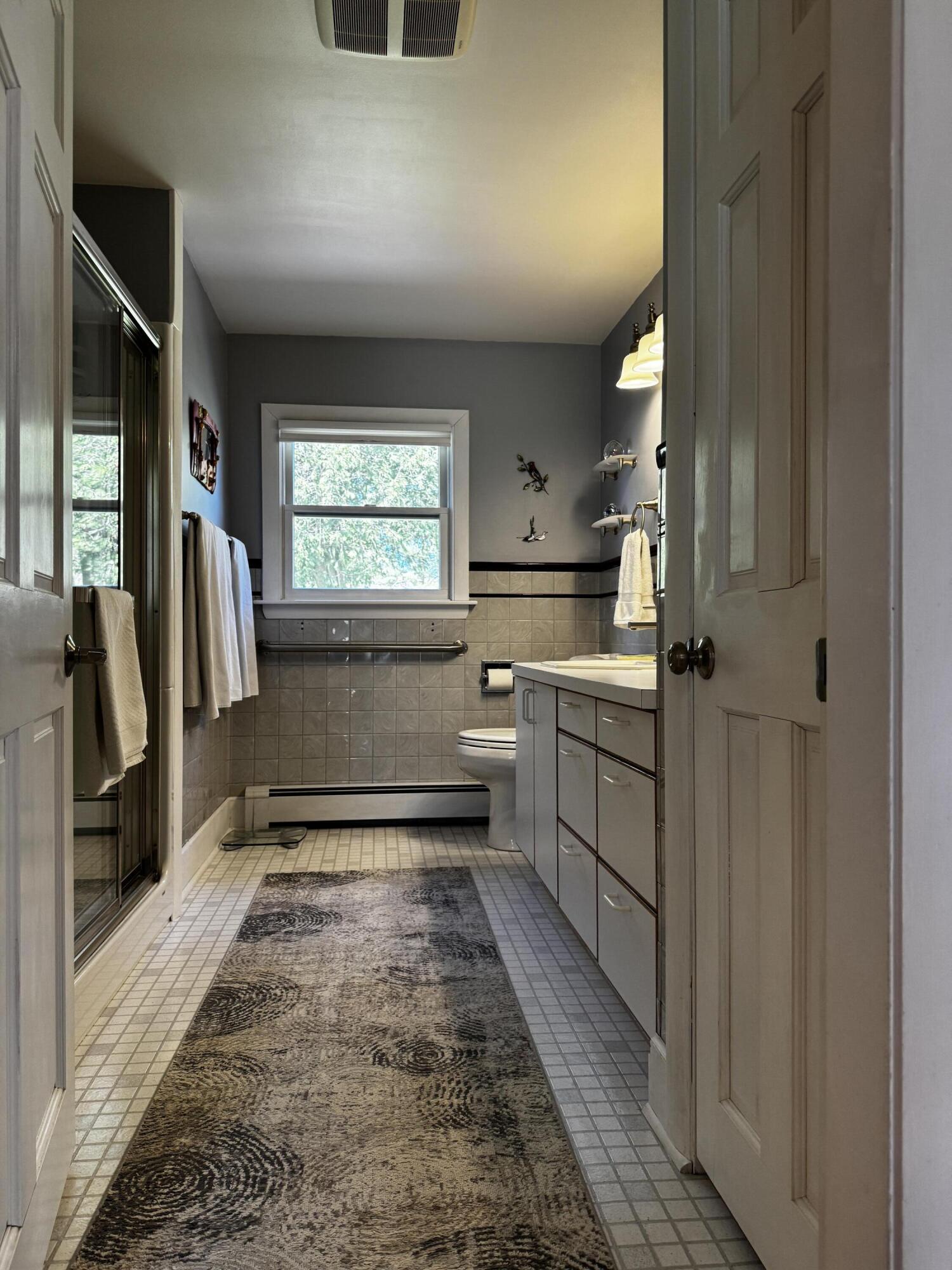 18 Rand Road Yarmouth, ME 04096 - Photo 37 of 58 Big full bathroom