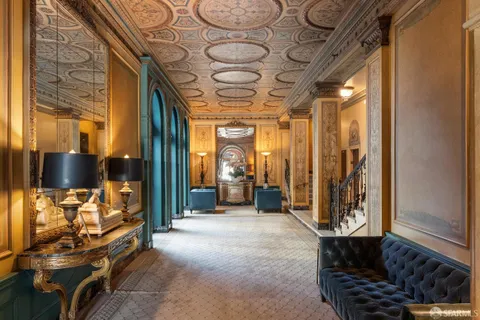 a view of an entryway with a livingroom