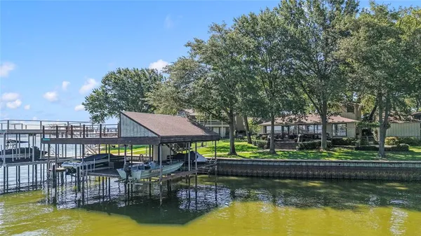 $775,000 | 1820 Bounty View Drive, Tool, TX 75143