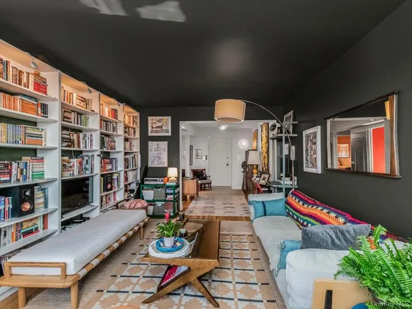 $279,000 | 3840 Greystone Avenue, Unit 6P | Fieldston