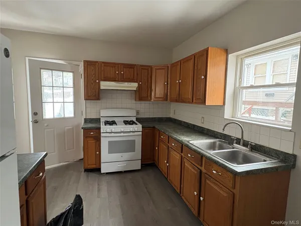 $2,600 | 56 Wisner Avenue, Middletown, NY 10940