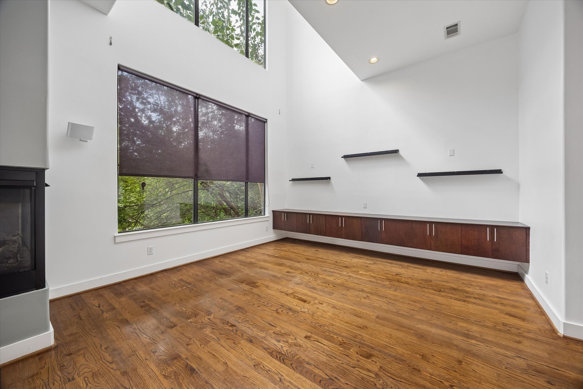 732 Ruthven Street Houston, TX 77019 - Photo 1 of 17 Two story ceilings!