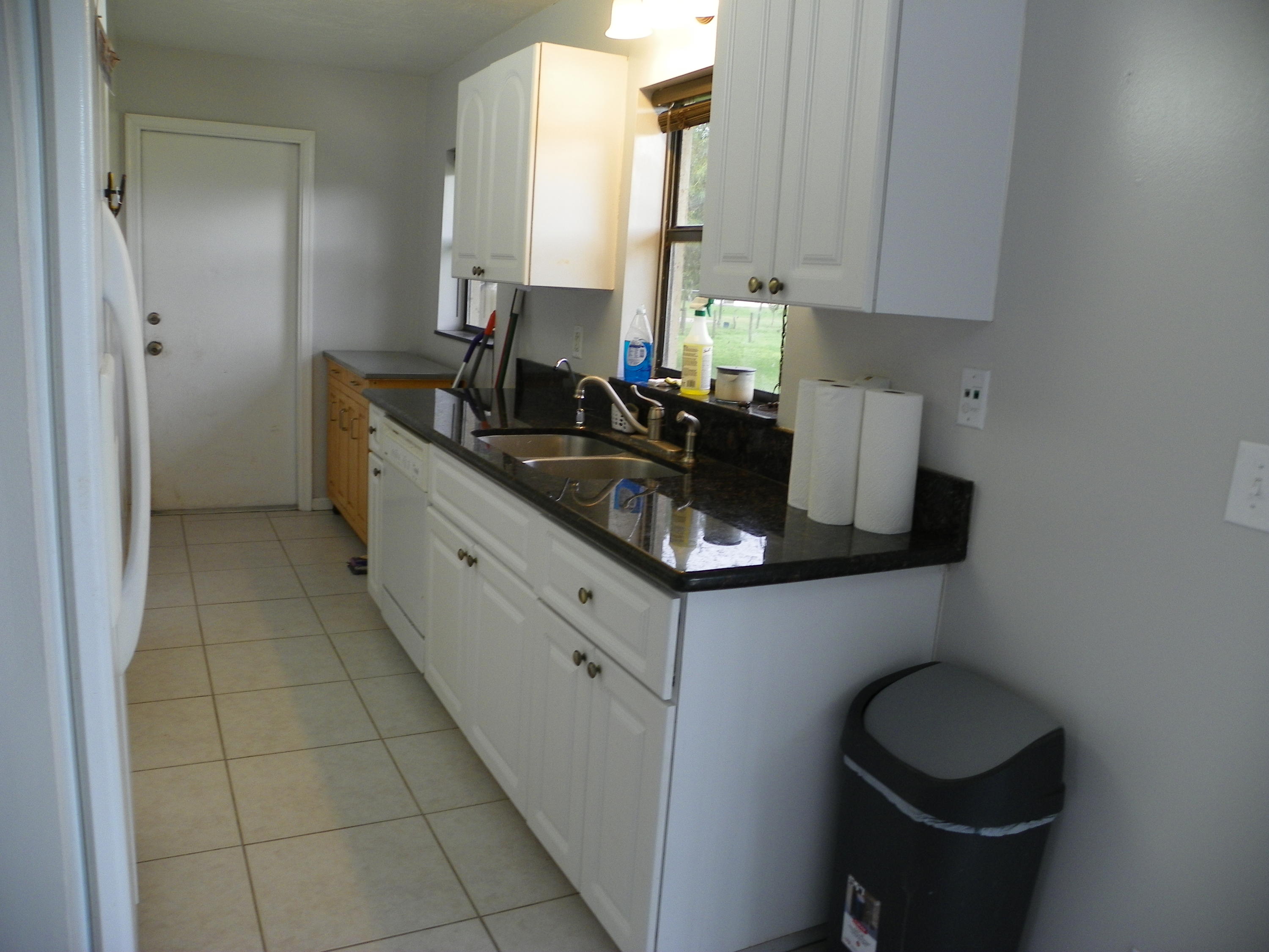14898 85th Road North Loxahatchee, FL 33470 - Photo 21 of 49 Kitchen with Granite Countertop