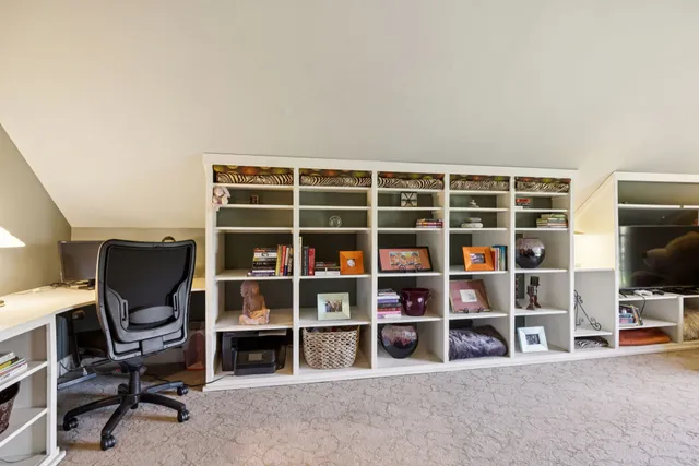 a view of a back yard