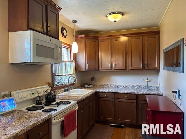 828 Park Place Clinton, IA 52732 - Photo 11 of 42