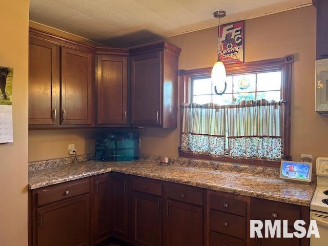 828 Park Place Clinton, IA 52732 - Photo 12 of 42